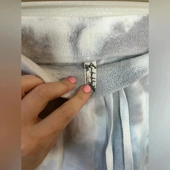 Free People Kelly Washed Sweatshirt and shorts Set Ocean, Size extra small XS - Picture 10 of 14